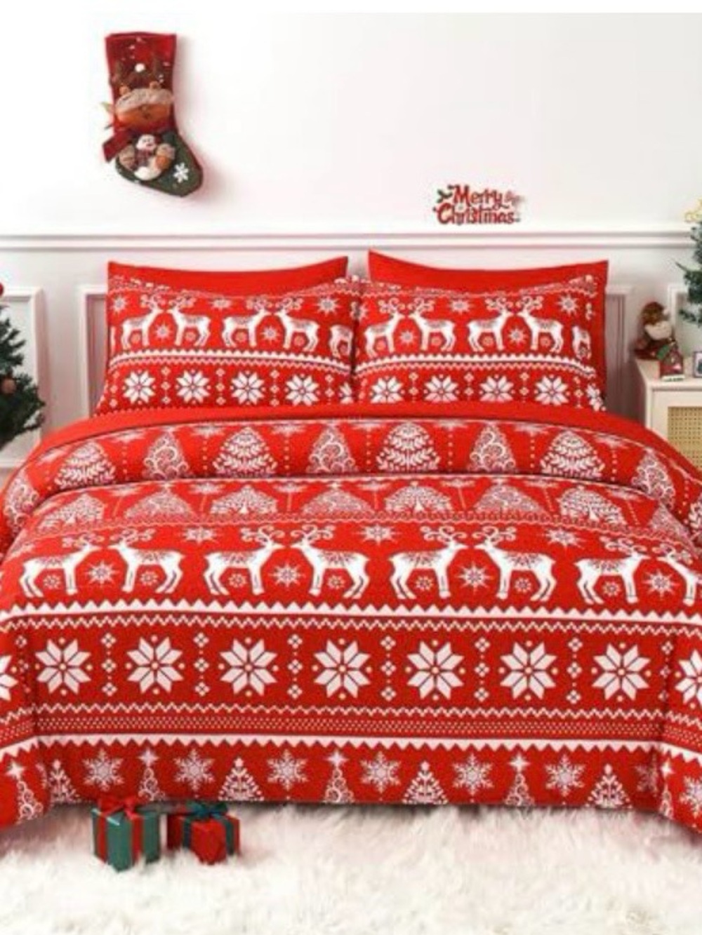 Festive Red Reindeer & Snowflake Bedding Set - Cozy Holiday Comfort